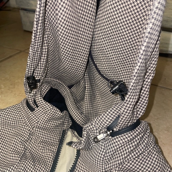 Lululemon Houndstooth Brown Rain Jacket - Picture 5 of 8